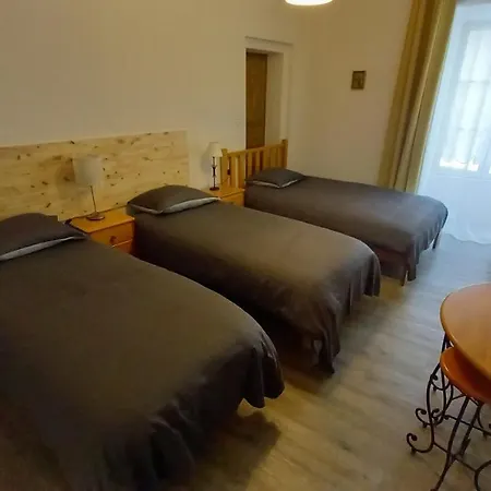 Montreuillais 3 Personnes Au Rez-de-chaussee *