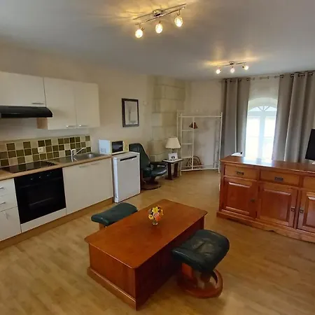 Montreuillais 3 Personnes Au Rez-de-chaussee Апартаменты Монрёй-Беле